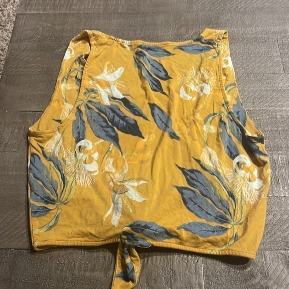 Babaton tie-front crop tank top Yellow Floral S aritzia - Picture 5 of 9